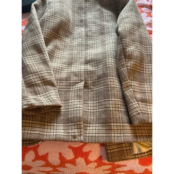 Abercrombie and Fitch Tan Blazer - Picture 5 of 9